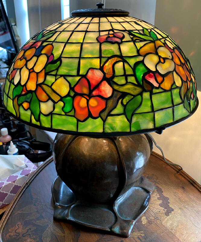 16 PANSY TIFFANY STUDIOS LAMP